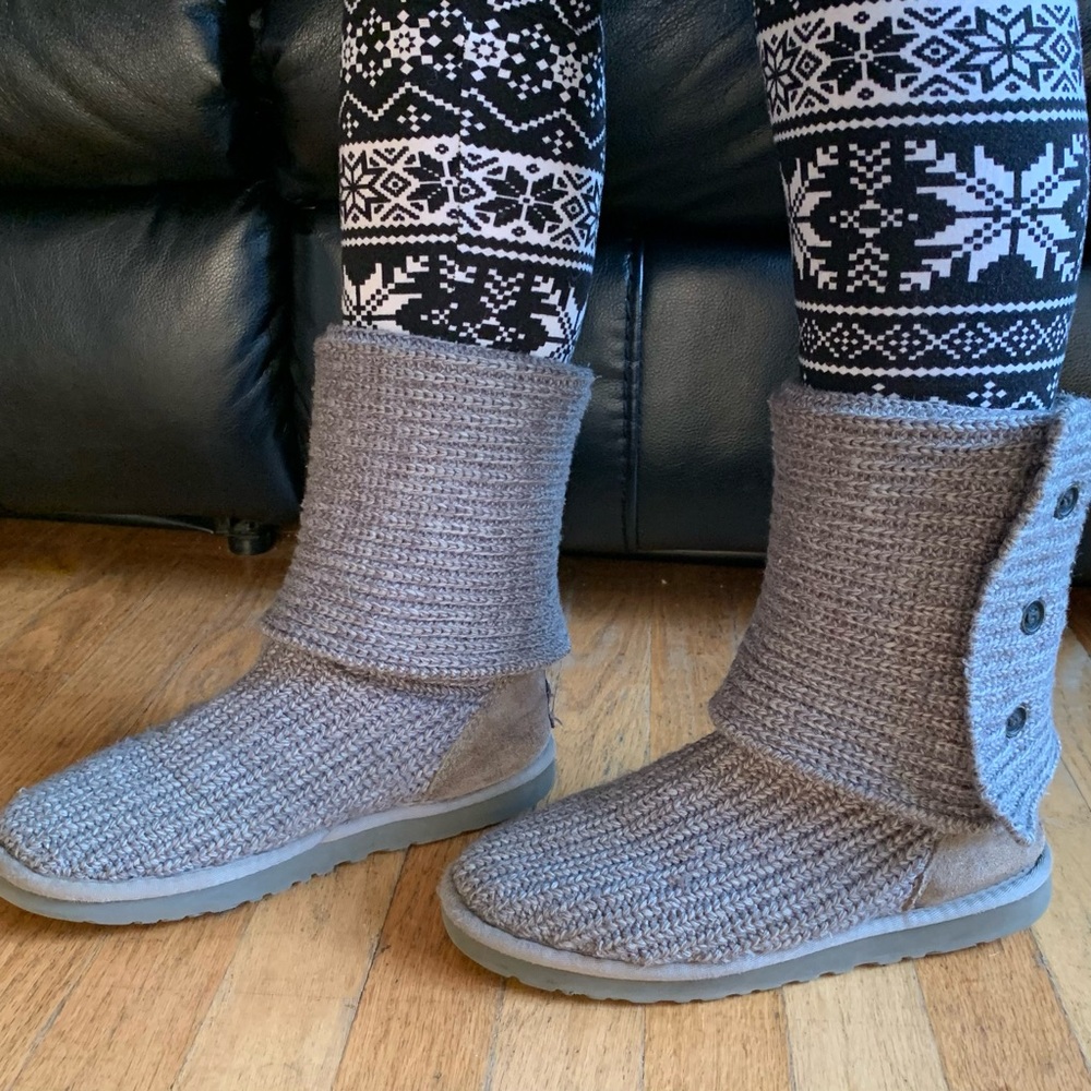 UGGS | Gray Tall Sweater Button Uggs | Size 8 🩶🖤 - Picture 6 of 14